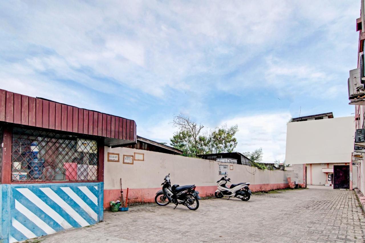 Oyo 90697 Hotel Wisata ドゥマイ エクステリア 写真