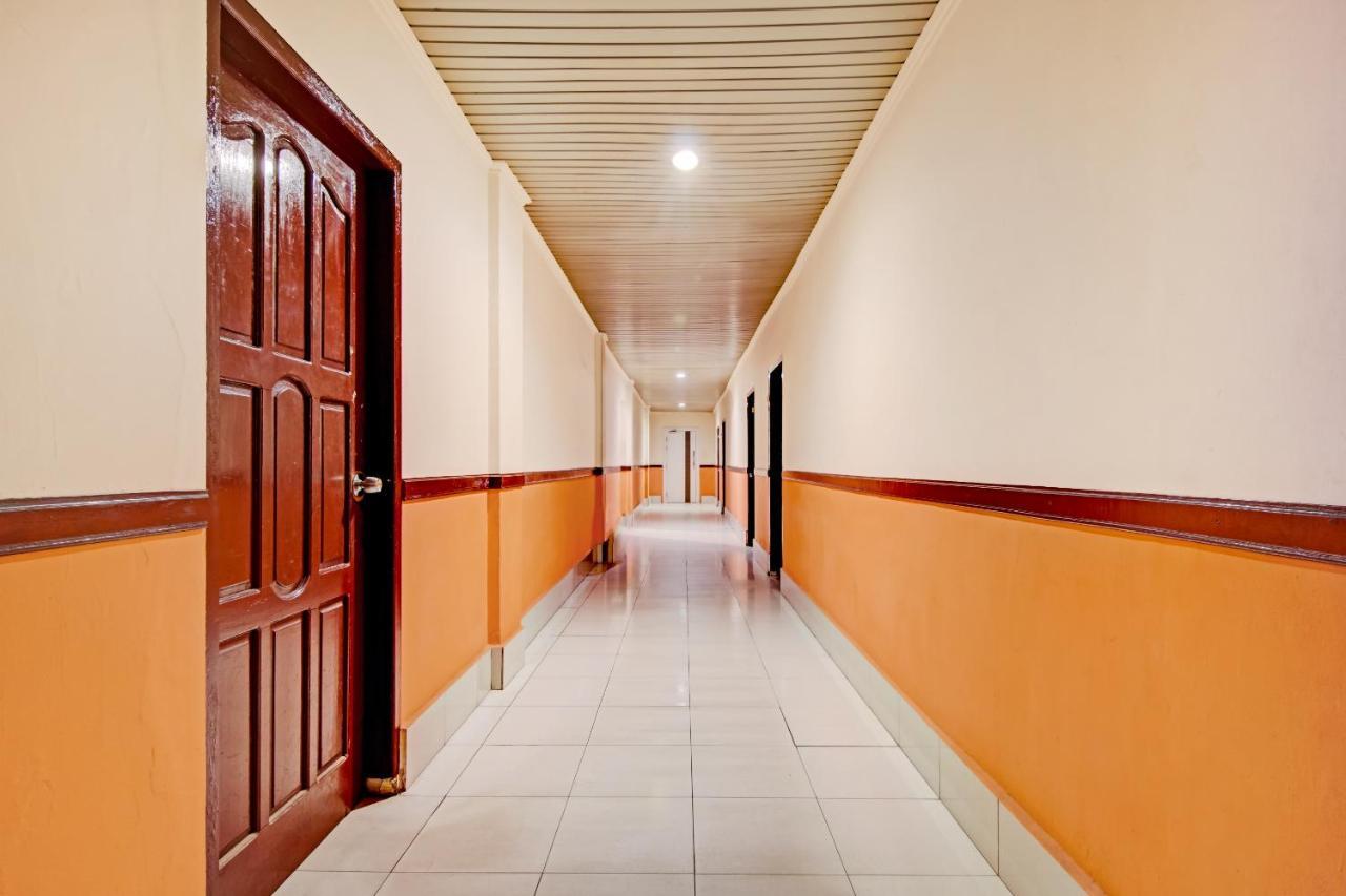 Oyo 90697 Hotel Wisata ドゥマイ エクステリア 写真