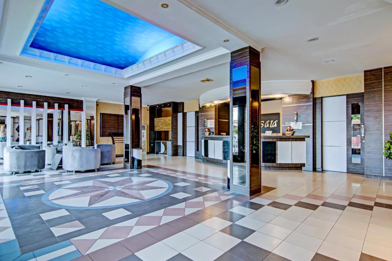 Oyo 90697 Hotel Wisata ドゥマイ エクステリア 写真