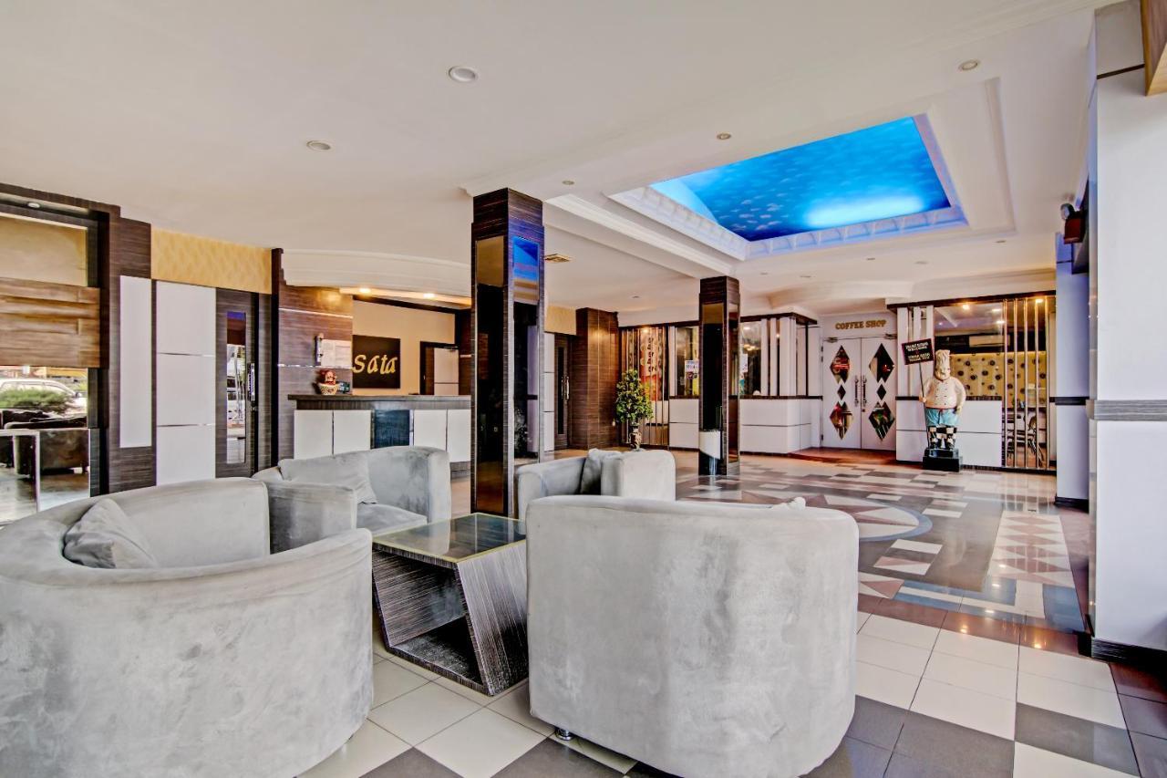 Oyo 90697 Hotel Wisata ドゥマイ エクステリア 写真