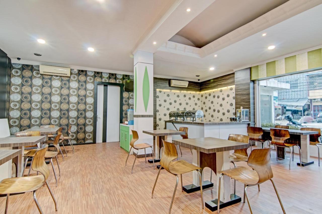 Oyo 90697 Hotel Wisata ドゥマイ エクステリア 写真